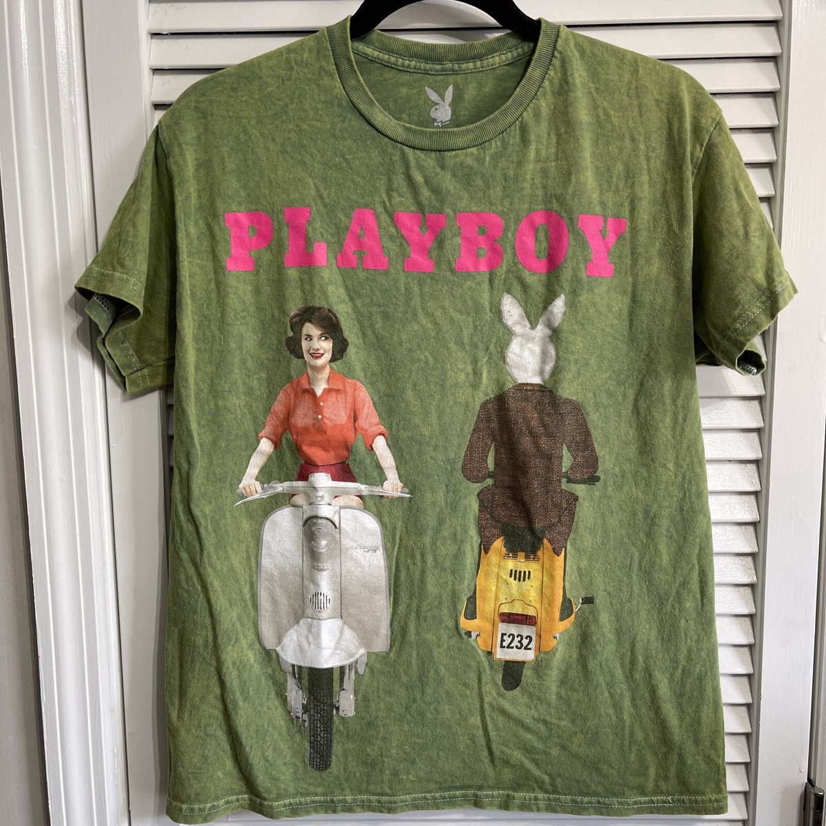 PLAYBOY グラフィック Tシャツ グリーン L 古着 Playboy 1959 Cover Woman & Bunny On Scooters Green Mineral Wash T