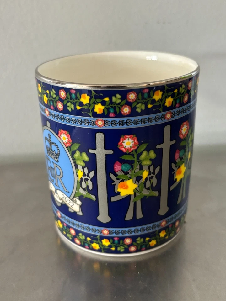 Taza de té de café Queen Elizabeth II Platinum Jubilee Halcyon Days Flores del Reino Foto 4 de 4