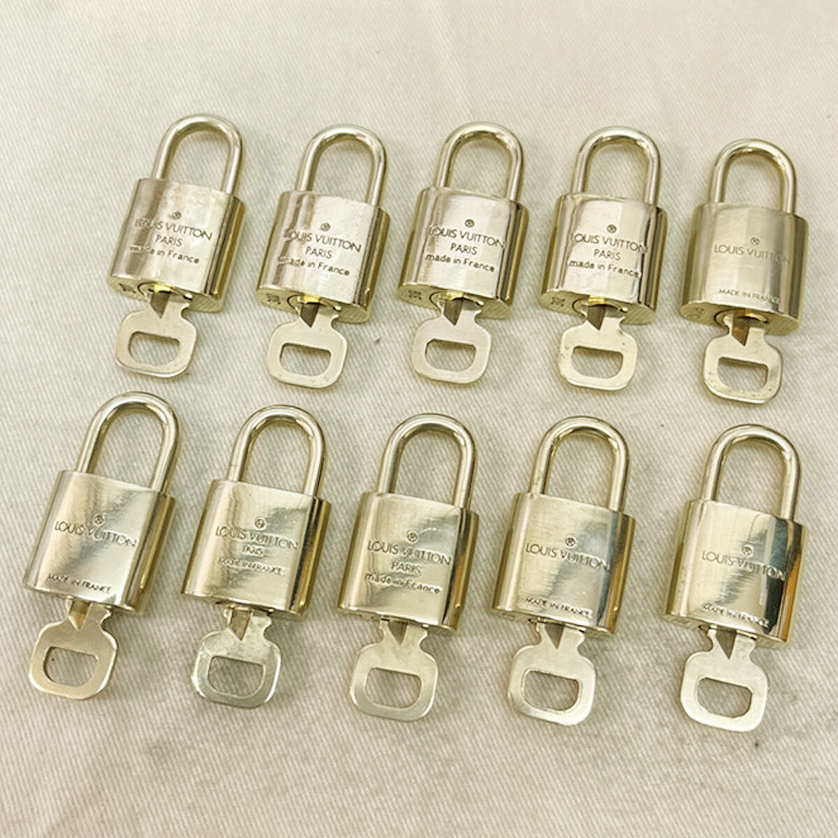 LOUIS VUITTON LV 10 SET PADLOCK KEY CHARM CADENA GOLD-PLATED