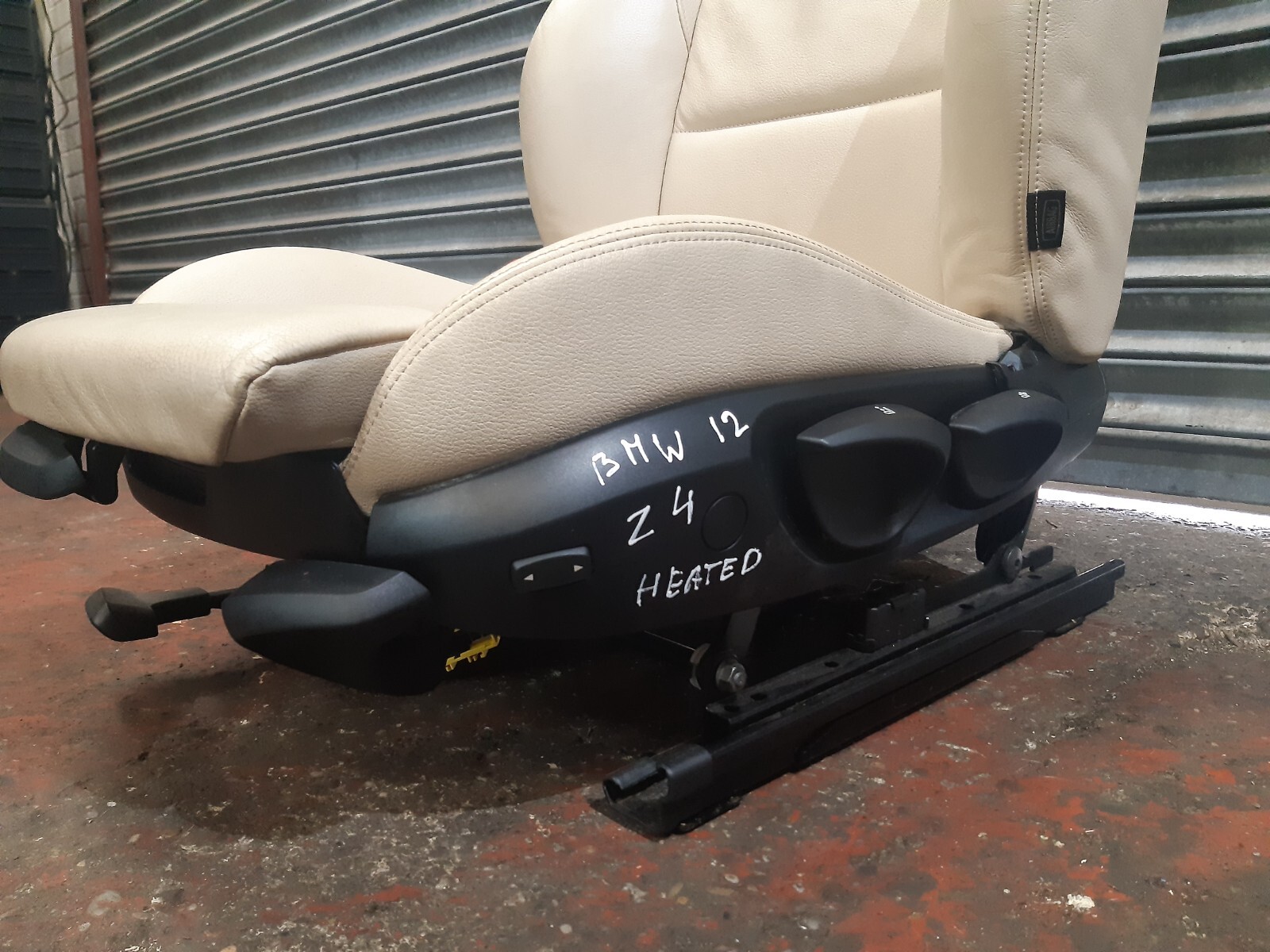 BMW Z4 E89 LEFT SIDE FRONT SEAT 2012 eBay