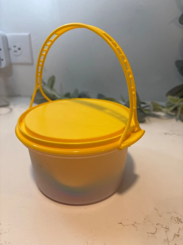 Tupperware Kids Mini Party Set Cake Taker, Plates *missing server* - Image 2 of 4