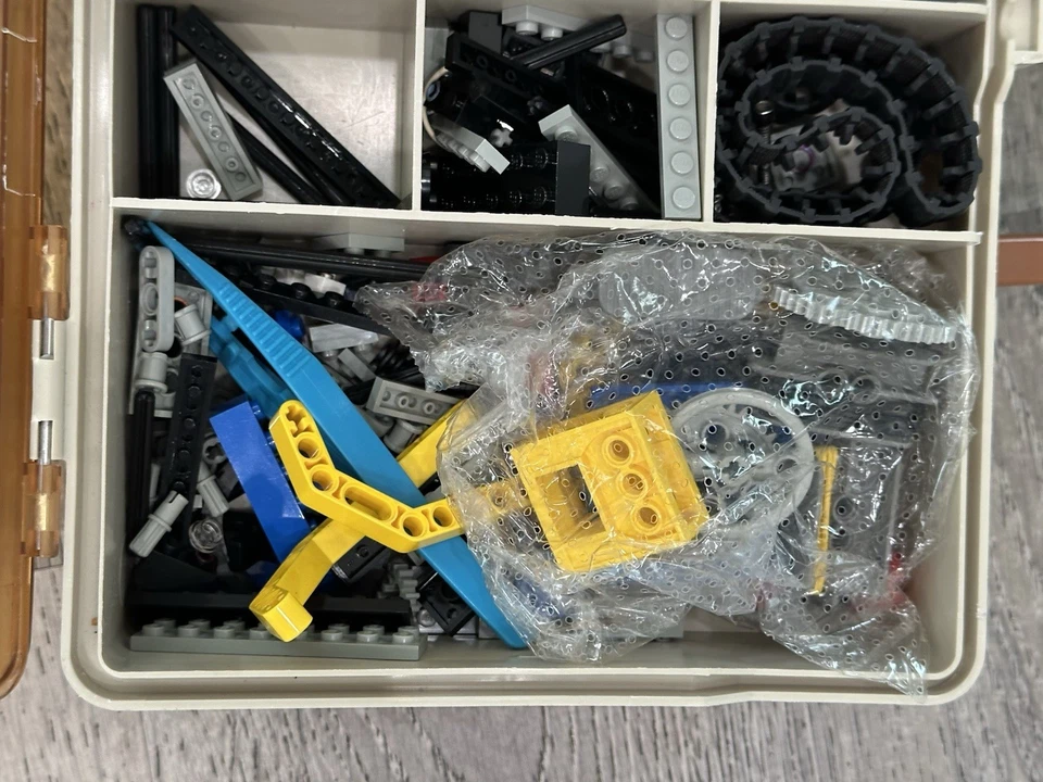 Assorted LEGO Dacta Technic Parts Mix of Bricks, Wheels w/ Magnum Tackle Box - Image 4 of 4