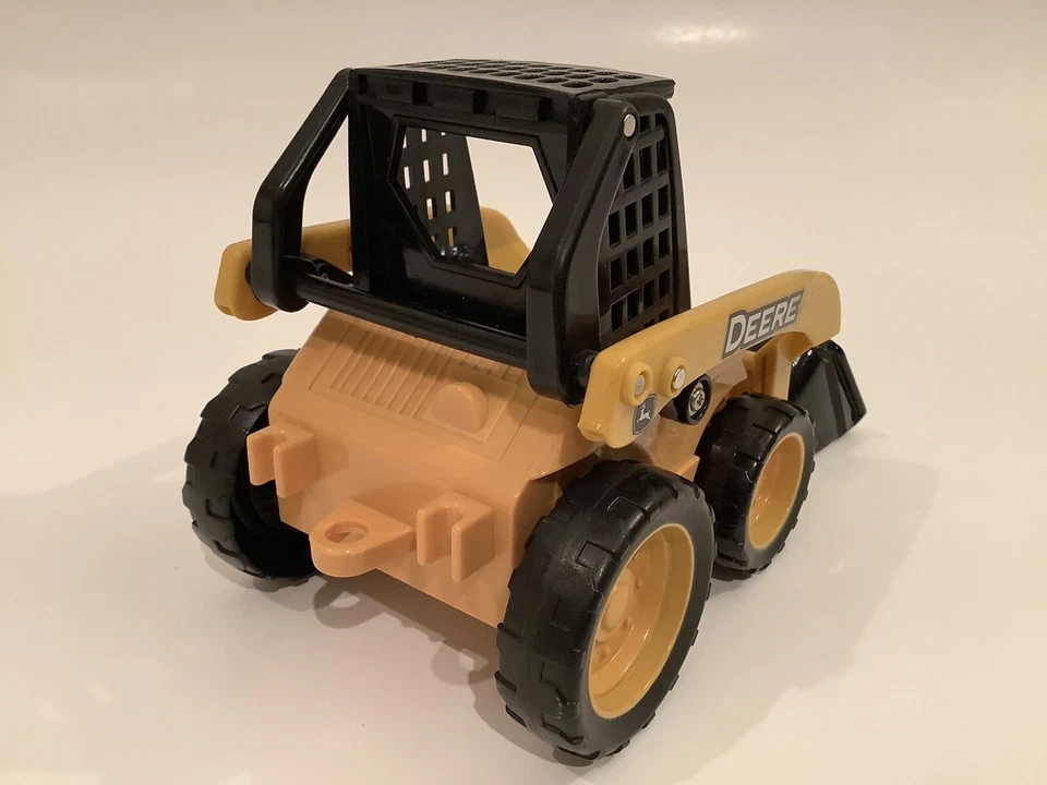 TOMY JOHN DEERE SKID STEER LOADER 1:32 SCALE FARM TOY - Image 4 of 4