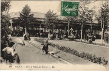 Old postcard AK Vichy Parc et Palais des Sources FRANCE (1211074)