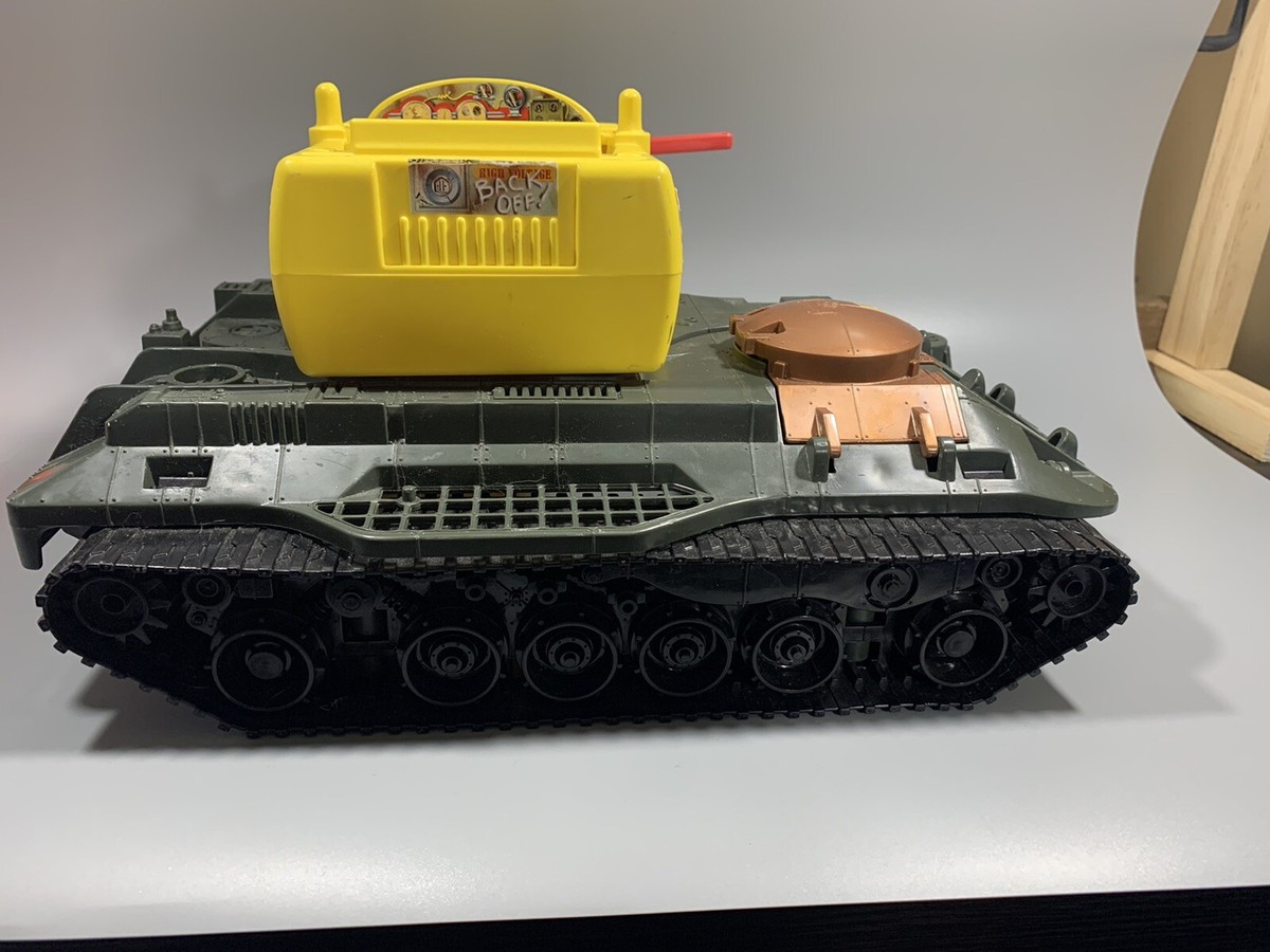 Small Soldiers BUZZSAW TANK Ocula付き Small Soldiers Movie Buzzsaw Tank with Exclusive Ocula