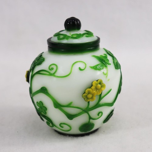 BEAUTIFUL SMALL WHITE PEKING GLASS GINGER JAR WITH GREEN & YELLOW PLANT OVERLAY - Picture 3 of 6