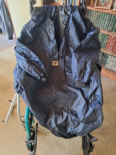 invacare action 3 ng wheelchair with only 30 hours of use - Picture 4 of 6