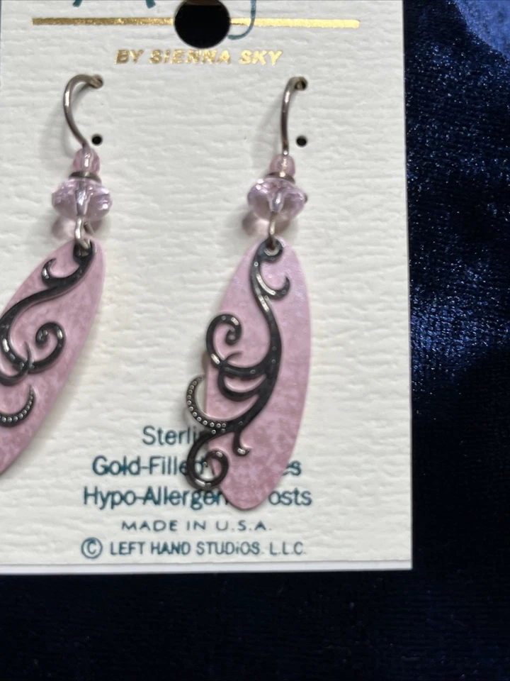 Pendientes Adajio óvalos rosas con superposición de filigrana plateada Foto 3 de 3