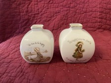 1974 Set Of 2 Holly Hobbie Porcelain Vases /the Time To Be Happy/Thoughtfulness