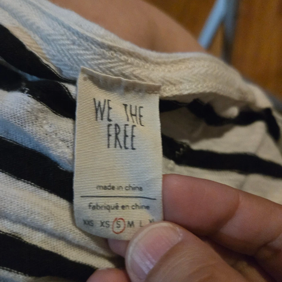 We the free free people top womens size small black white striped oversized tee - Imagem 3 de 4