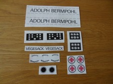 Adolph Bermpohl do napisu Bermpohl i Vegesack na folii ściągającej.