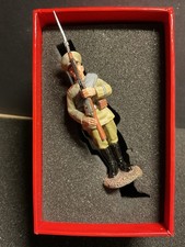 KING AND COUNTRY FW205 RUSSIAN SOLDIER PRESENT ARMS RETIRED