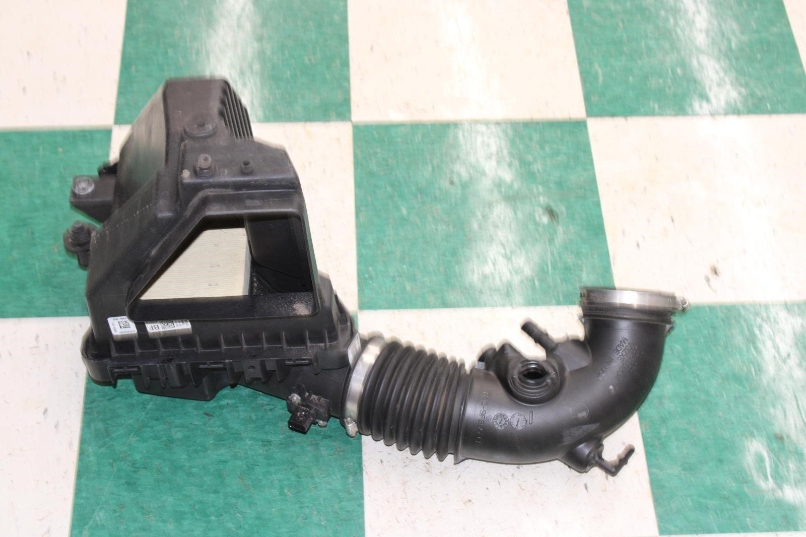 15-17 Mustang 5.0L Motor Engine Intake Air Cleaner Filter Box Housing Factory OE