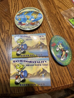 Disney Jimmy Cricket Earth Day Environmentatilty Buttons 2001/02