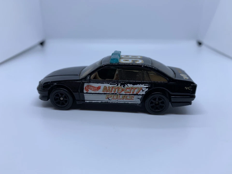 Hot Wheels - Auto City Holden Commodore Coche de Policía De Colección - 1:64 - USADO Foto 2 de 4