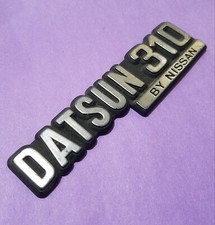 Bin9 usado 1979 1980 Datsun 310 por Nissan Gx? Insignia emblema plástico