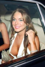 Lindsay Lohan Smiling Inside A Car In Low Cut Blouse 8x10 Picture Celebrity Prin