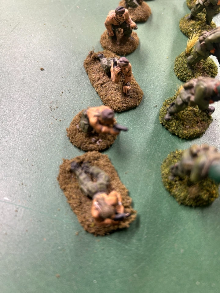 Guerra de Vietnam 25mm metal - muchas figuras únicas - pintadas y listas para mesa. Foto 3 de 4