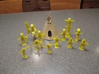VINTAGE MARX FORT APACHE PLAYSET YELLOW WAXY INDIANS W/TEEPEE & TOTEM POLE 54MM
