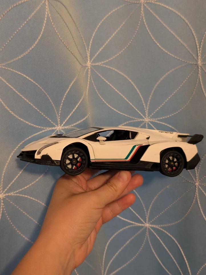 Coche modelo miniatura KYOSHO 1:43 Lamborghini Veneno KY252091WH Foto 4 de 4
