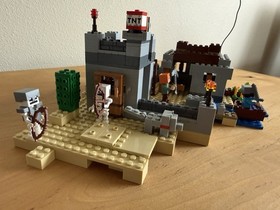 LEGO Minecraft: The Desert Outpost (21121)  519 Pieces