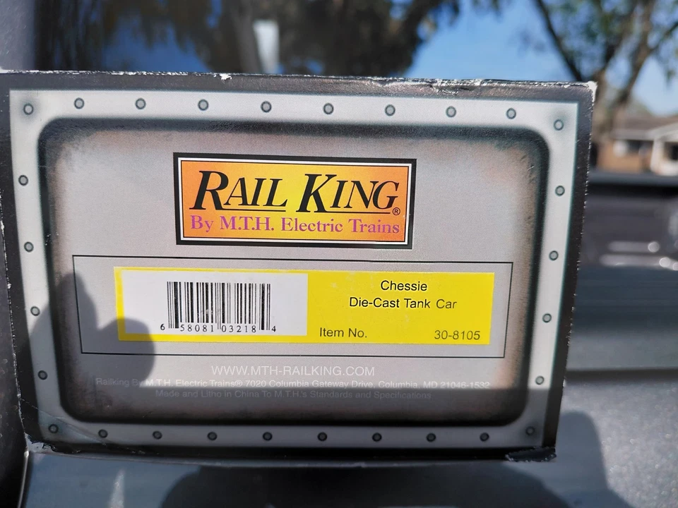 MTH RailKing 30-8105 Die-Cast C&O Chessie System Single Dome Tank Car New in Bo - Image 3 of 4