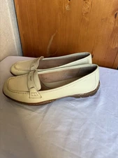 Womens Sofft Beige Leather Slip On Loafers Size 8M 1015014