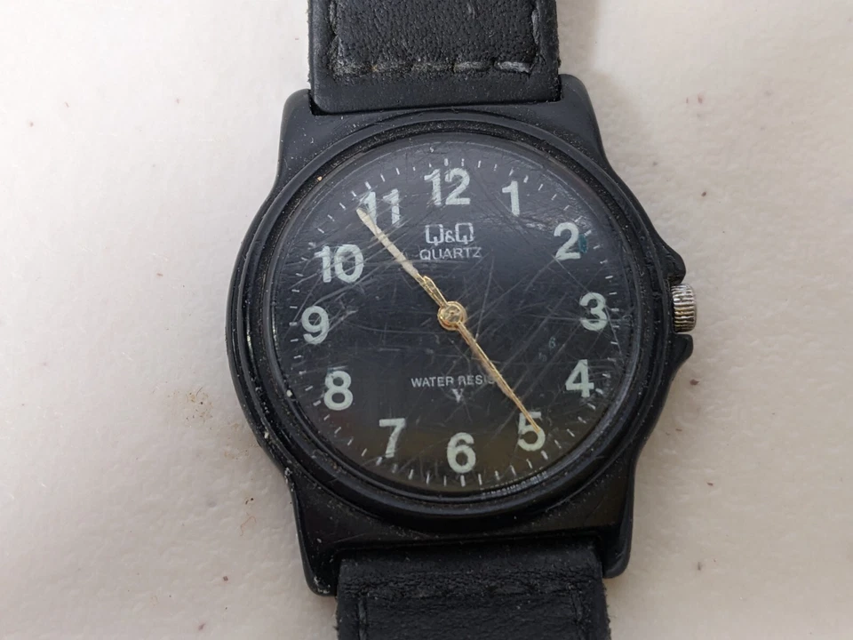 Vintage Q&Q Quartz Women's Watch Black Face - image 2 of 4