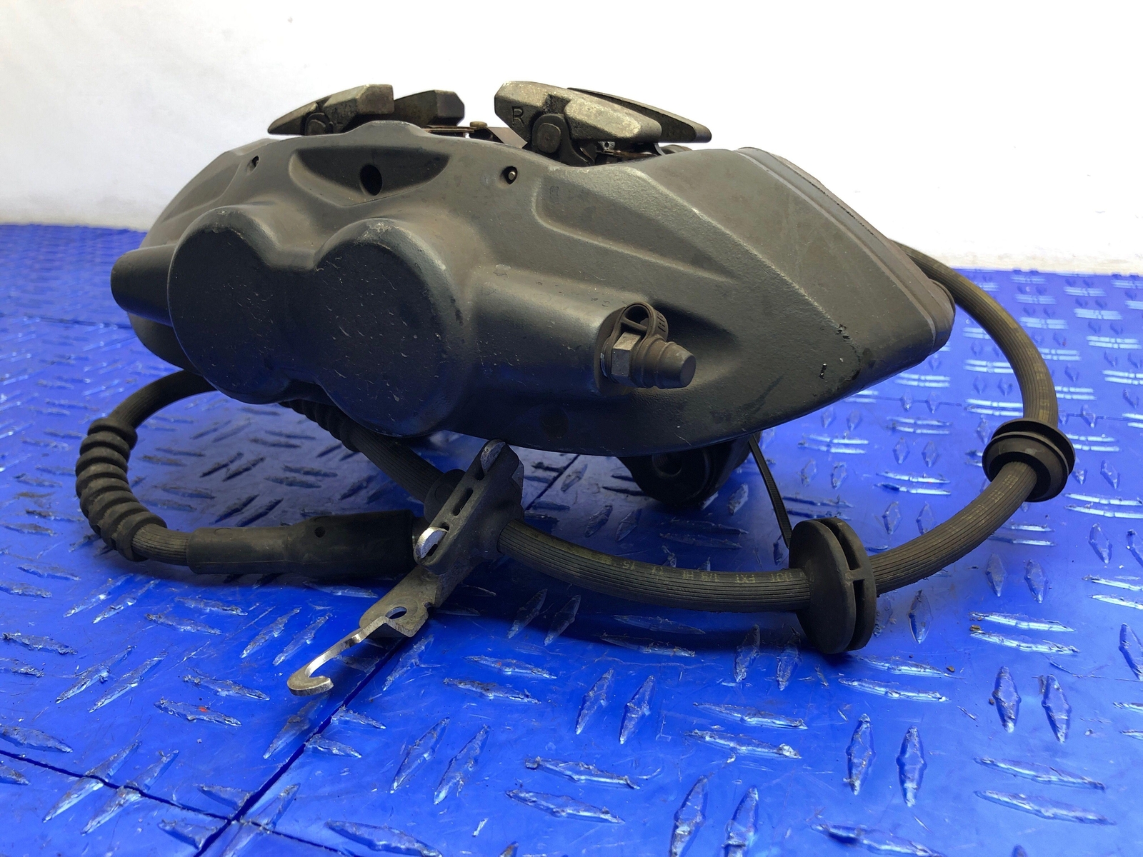 2014-2019 BMW I8 FRONT RIGHT BLACK BRAKE CALIPER OEM