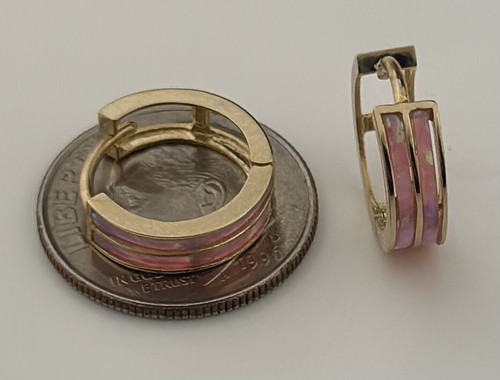 Pendientes de aro Huggie de ópalo rosa doble fila de oro amarillo/blanco de 14k - Imagen 2 de 4