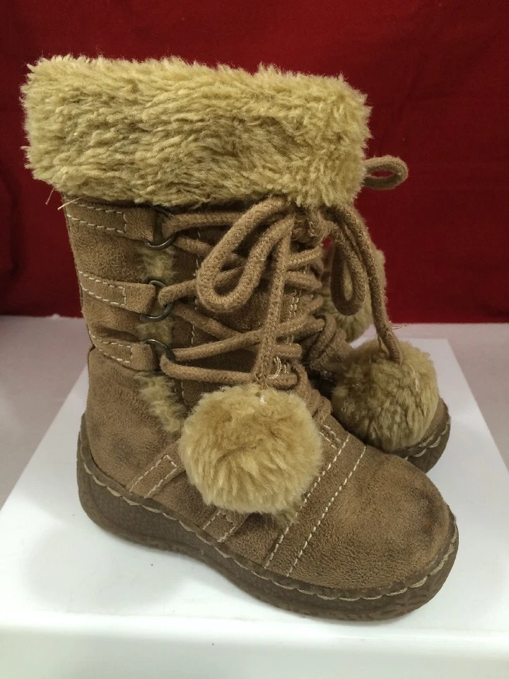 女孩麂皮绒靴子,尺寸 6.5 FADED GLORY,FUR,POM POMS!  包邮 — 第 2/4 张图片