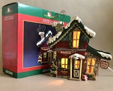 Kurt S Adler Snowtown Claus & Co Workshop, Lighted House Christmas Village w/Box