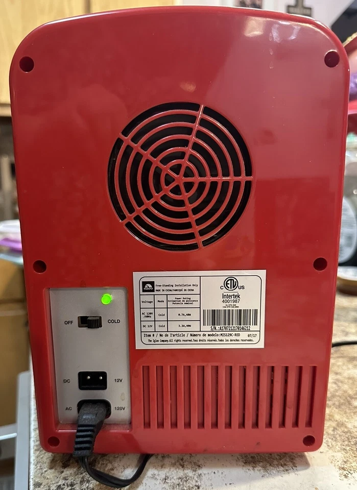 Mini nevera Iglú estilo retro roja con capacidad para 6 latas funcionando con cable de alimentación de CA PROBADO Foto 4 de 4