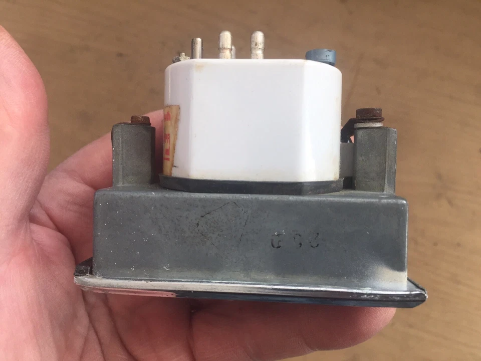 RELOJ MERCEDES BENZ AÑOS 60 190D 200D 230S ALETA TRASERA DIÉSEL GAS BONITO Y FUNCIONA Foto 3 de 4