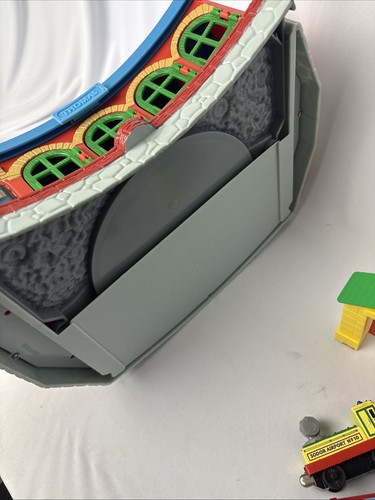 '02 Thomas Train & Friends Take Along Play Roundhouse Station 2 Die Cast Trains - Bild 9 von 14