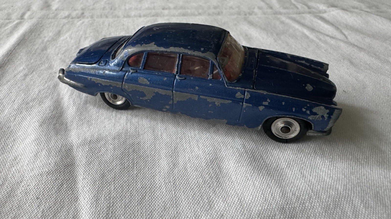 Corgi 238, Jaguar MkX - Free Price Guide & Review