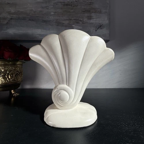 Red Wing Pottery Art Deco Shell Ceramic Vase White Green Matte 809