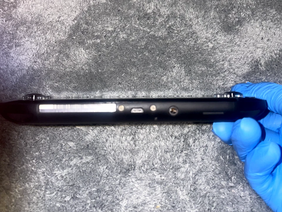 Pacote de console Sony PlayStation Vita Slim Pch-2000 preto com estojo carregador 2 jogos - Imagem 4 de 4