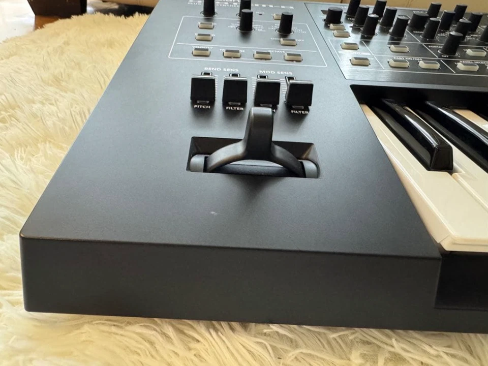 Roland SYSTEM-8 PLUG-OUT SYNTHESIZER 49-Key USB Audio / MIDI Interface - Image 4 of 4