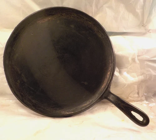 Vintage WAGNER WARE Sidney 0 Cast Iron Round Griddle Pan 10" Camping  USA