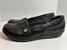 Clarks Ashland Scurry Women  s Black Pebbled Leather Slip-On Loafer Button