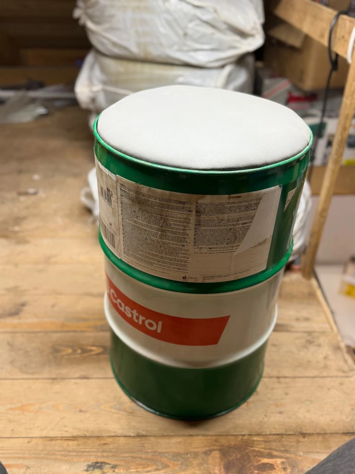 Castrol 60 L Ölfass Sitz / Hocker – Upcycling – Werkstatt / Büro / Deko - Bild 2 von 4