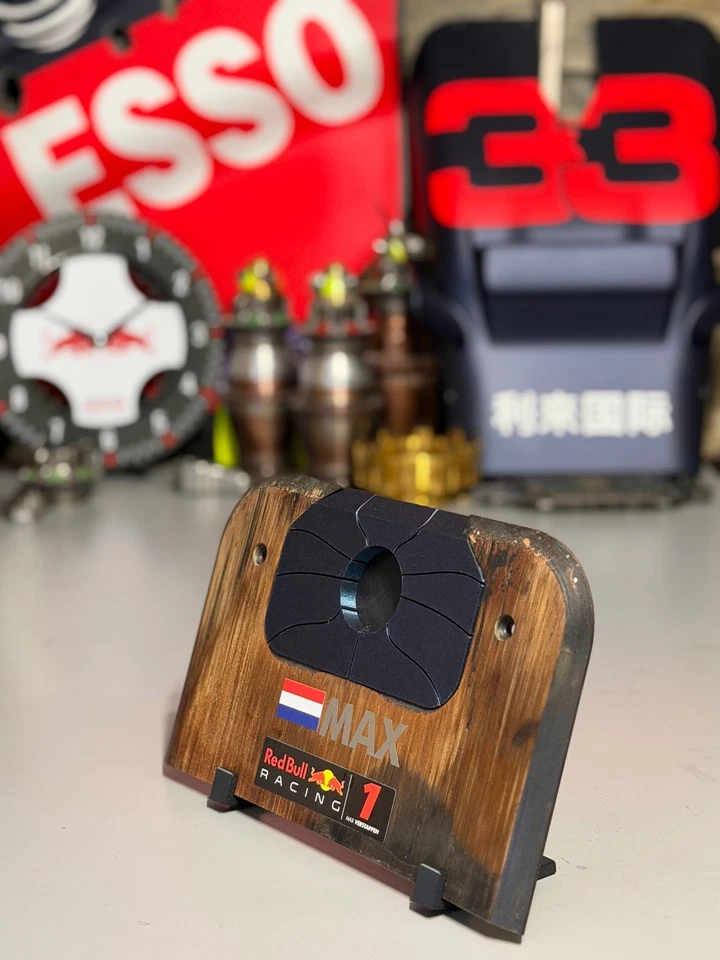 MAX VERSTAPPEN F1 MEMORABILIA RACE USED PLANK RED BULL RACING WORLD CHAMPION 309 — 第 3/4 张图片