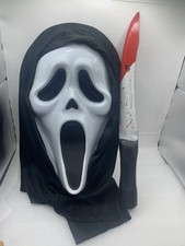 READ 2011 Plastic Scream Ghost Face Mask Non Glow E.U. w/ 14 Wooden Knife AH