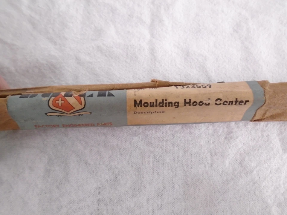 Nuevo de Lote Antiguo 1949 1950 Buick Hood pieza de ajuste central de acero inoxidable OEM 39 1/4" (desgaste de estante) Foto 4 de 4