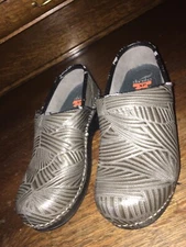 dansko XP 37 womens clogs gray leather SZ 7 US 