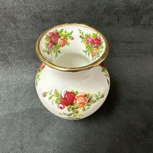 Royal Albert Old Country Roses mini bud vase Gold Trim 3.75” - Picture 2 of 6
