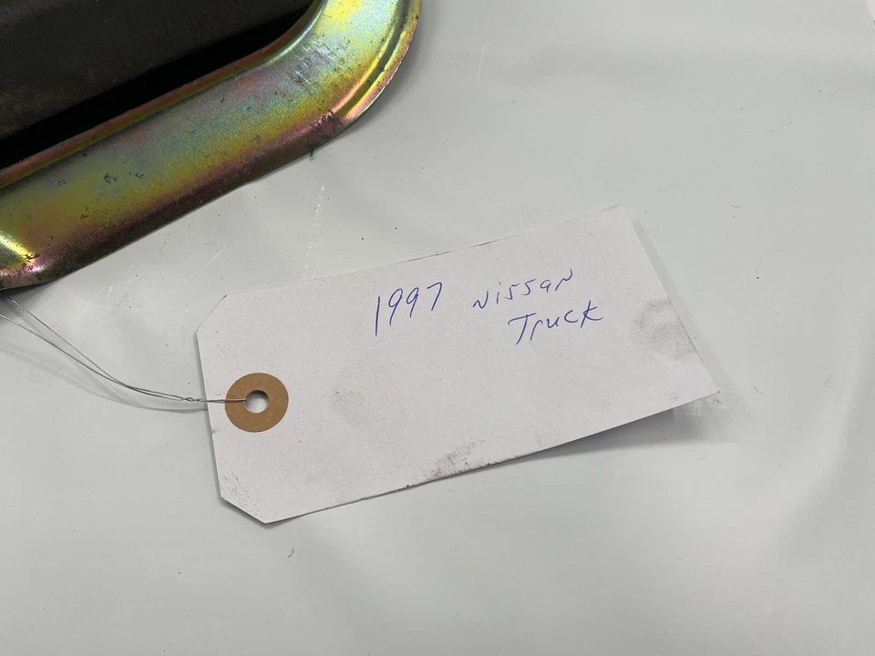 Camioneta Nissan 86-97 carrocería rígida D21 2x2 cambio manual bota OEM gris Foto 3 de 4