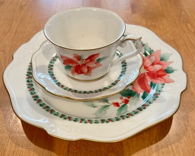 VTG NORITAKE CHRISTMAS MEMORIES  85- 89, IVORY CHINA 7291 3 PIECE PLACE SETTING
