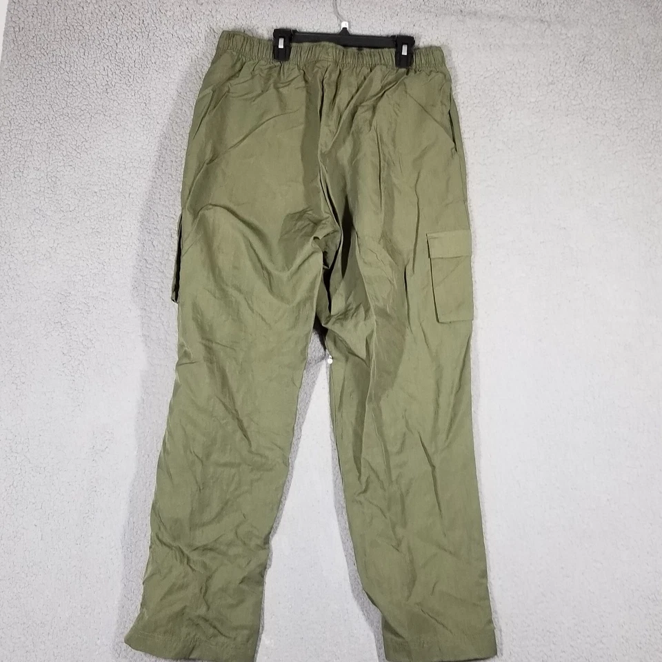 Pantalones cargo tejidos de tiro alto Nike SW Essential para mujer M DO7209-222 verde militar Foto 2 de 4